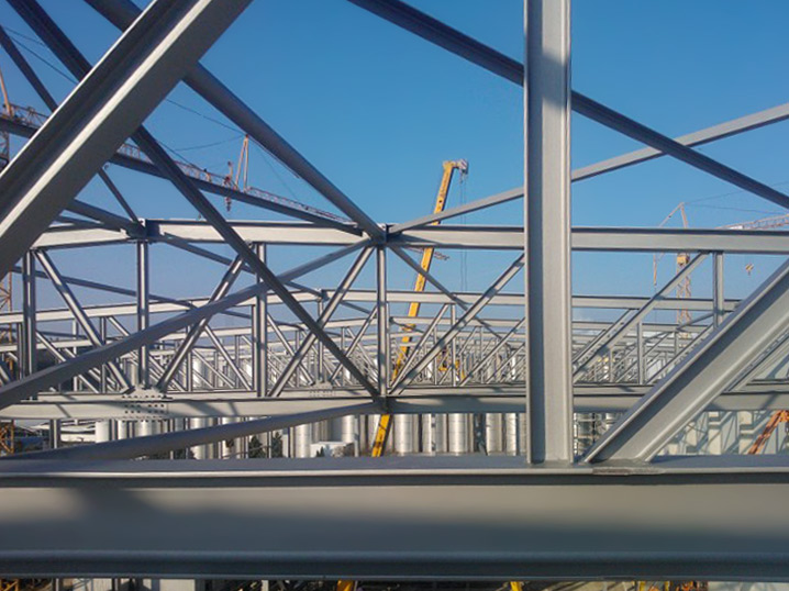 Montage einer komplexen Stahlkonstruktion, geplant von Klaus Engel Planungsbüro für Stahl- und Industriebau 